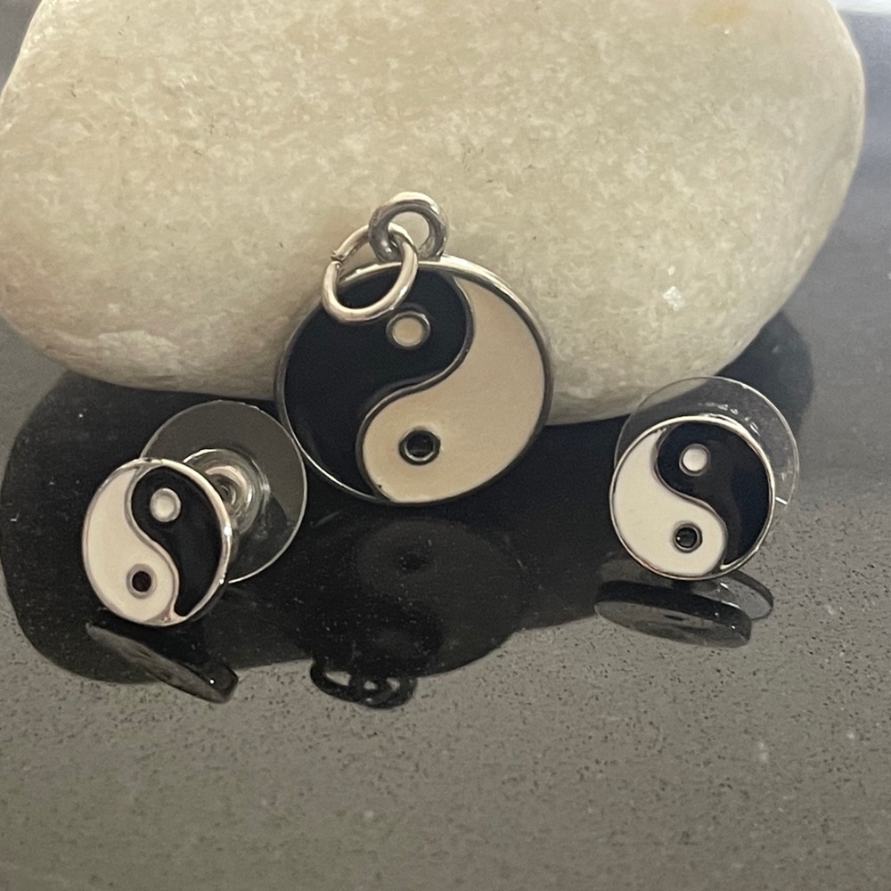 Yin Yang Pendant Necklace and Earring Set - Black and Silver Tone.